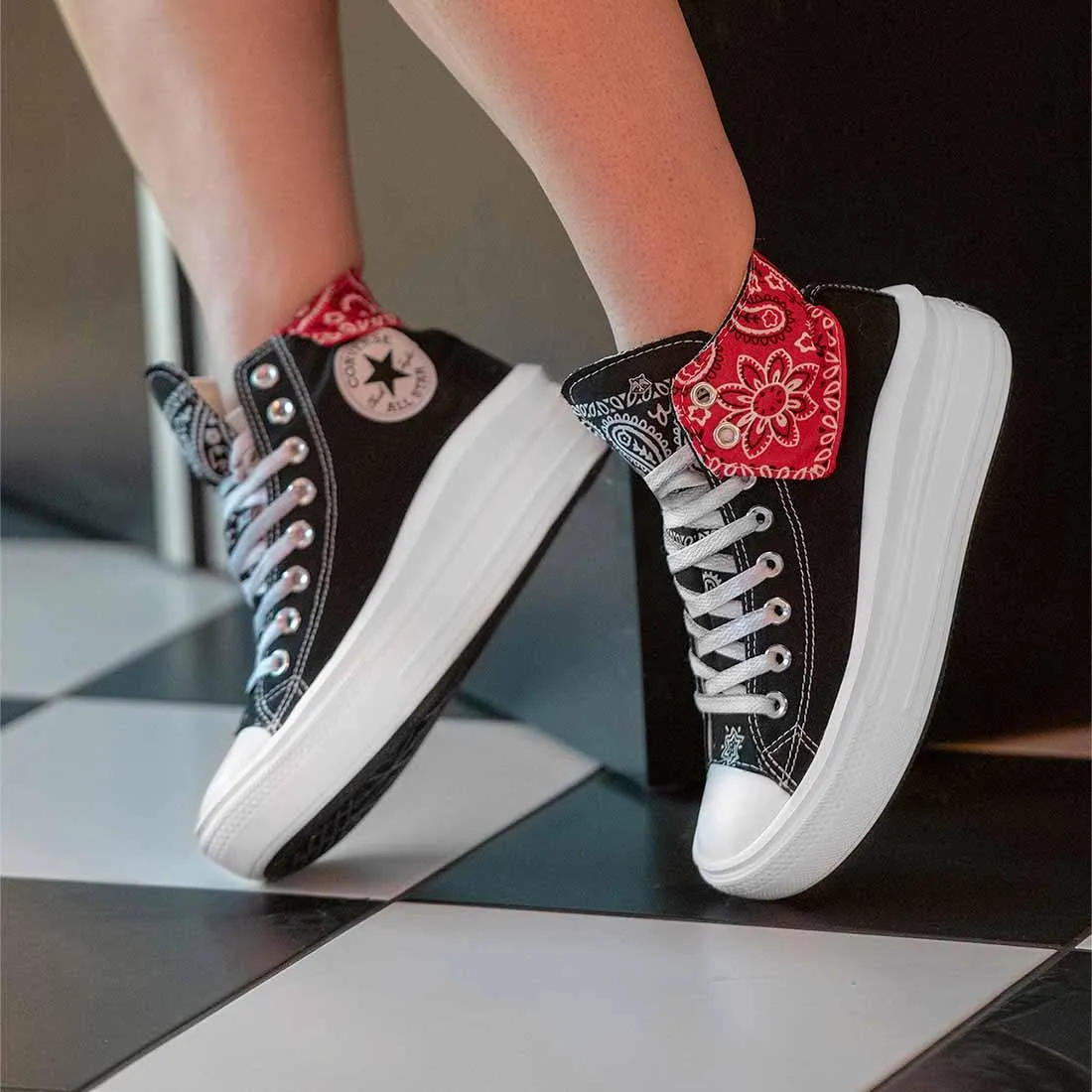 Converse All Star Alte Move Nere con Bandana Rossa-Nera